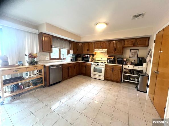 414 Lafayette Avenue, Cliffside Park NJ 07010