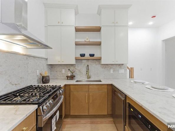 113 Oak Street, Jersey City NJ 07304