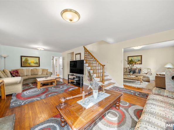 226 Mohegan Way, Fort Lee NJ 07024