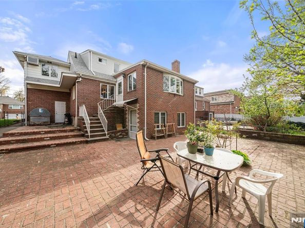 226 Mohegan Way, Fort Lee NJ 07024