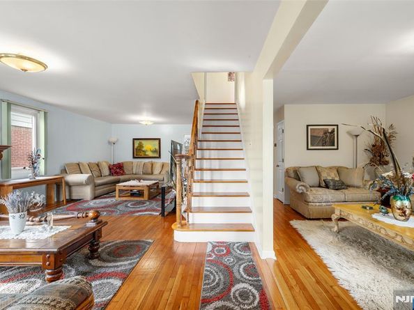 226 Mohegan Way, Fort Lee NJ 07024