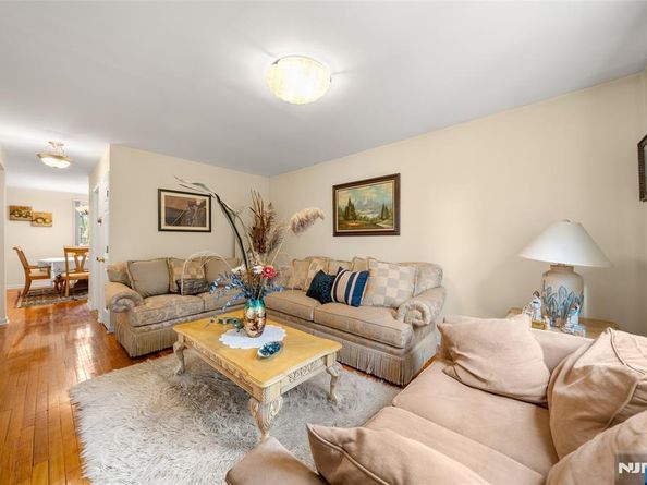 226 Mohegan Way, Fort Lee NJ 07024