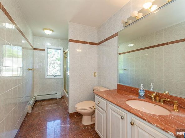 405 Chestnut Street, Ridgefield NJ 07657