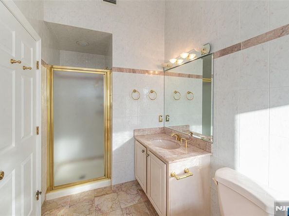 405 Chestnut Street, Ridgefield NJ 07657