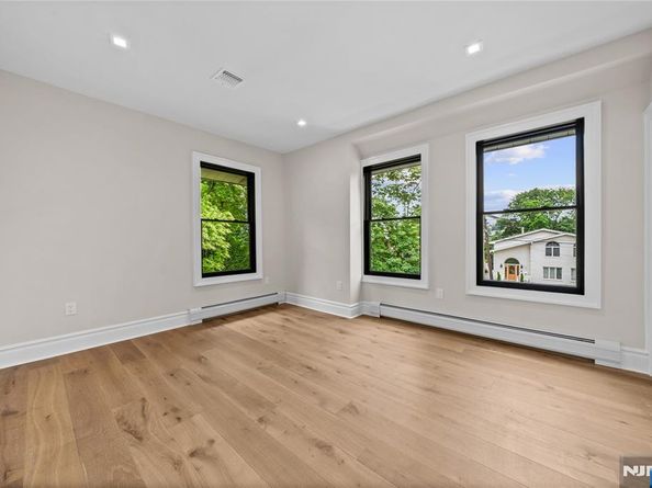 475 Morse Avenue, Ridgefield NJ 07657