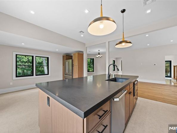 475 Morse Avenue, Ridgefield NJ 07657