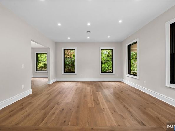 475 Morse Avenue, Ridgefield NJ 07657