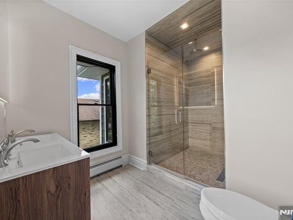 475 Morse Avenue, Ridgefield NJ 07657