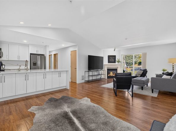 10709 Valley View Road B 401, Bothell WA 98011