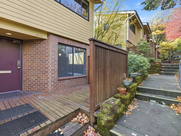 2585 E Madison Street 2585, Seattle WA 98112