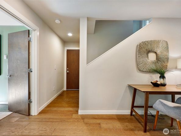 6533 34th Avenue SW B, Seattle WA 98126