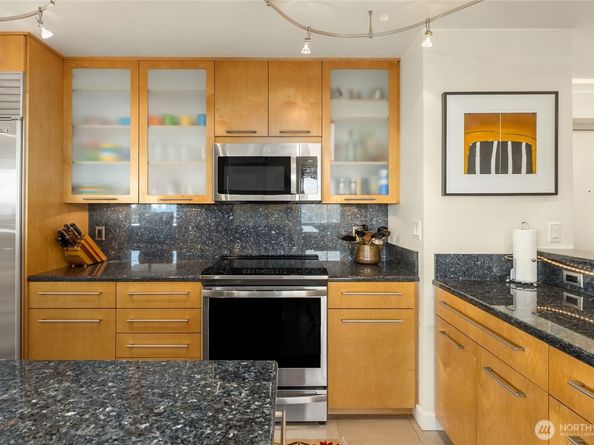 4540 8th Avenue NE 801, Seattle WA 98105