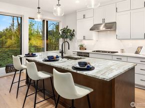 14888 HS#6 NE 2nd Court, Bellevue WA 98007