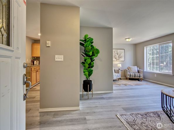 23317 Edmonds Way 4, Edmonds WA 98026