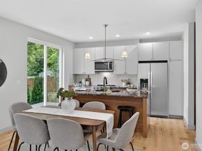 11739 40th Avenue NE B, Seattle WA 98125