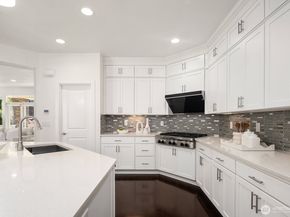 1270 Pine Crest Circle NE, Issaquah WA 98029
