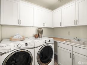 1270 Pine Crest Circle NE, Issaquah WA 98029