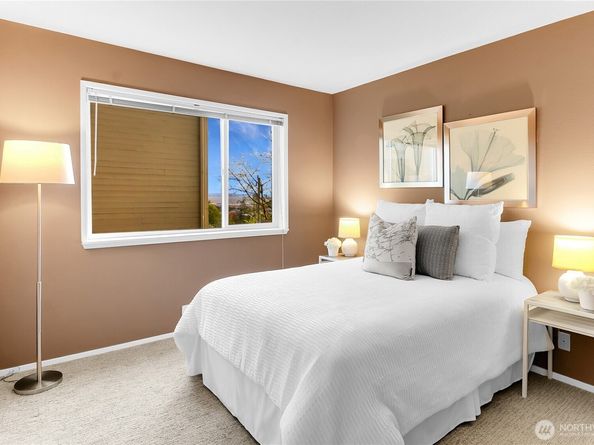 2040 13th Avenue W 13, Seattle WA 98119