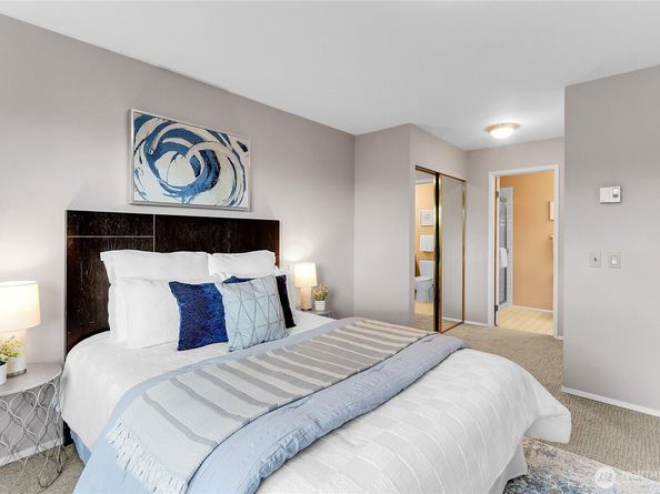 2040 13th Avenue W 13, Seattle WA 98119