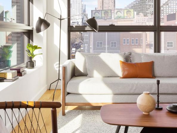 547 West 47th Street 626, New York NY 10036