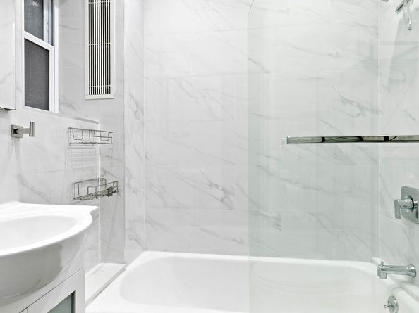 57 West 58th Street 5HH, New York NY 10019