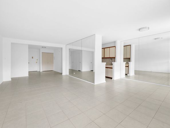 370 Ocean Parkway 2L, Brooklyn NY 11218