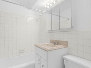 370 Ocean Parkway 2L, Brooklyn NY 11218