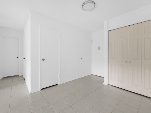 370 Ocean Parkway 2L, Brooklyn NY 11218