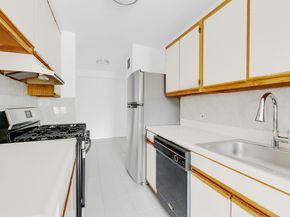 370 Ocean Parkway 2L, Brooklyn NY 11218