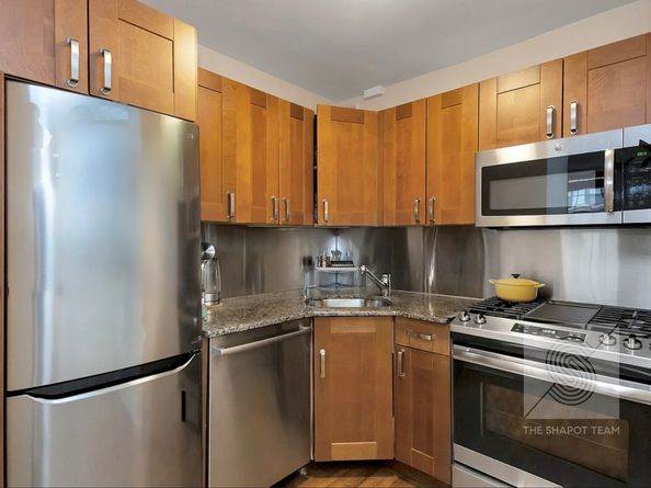 312-314 East 50th Street 1W, New York NY 10022