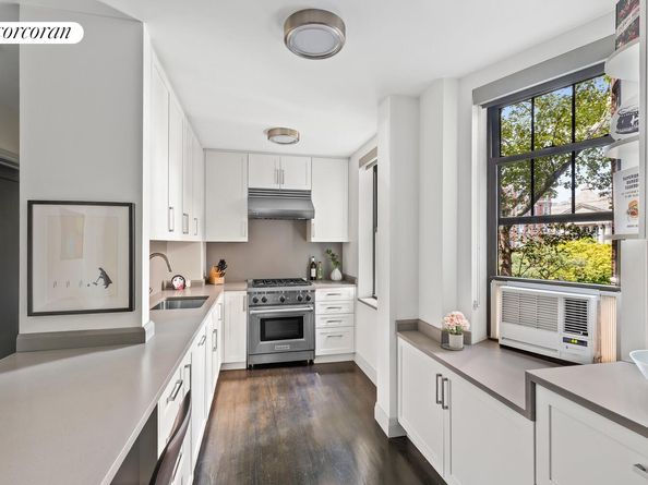 290 6th Avenue 3CD, New York NY 10014