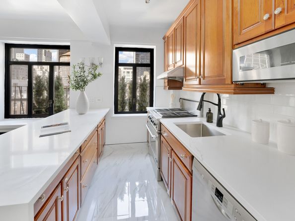 25 West 54th Street PHA, New York NY 10019