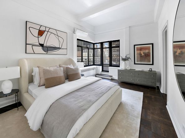 25 West 54th Street PHA, New York NY 10019