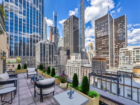 25 West 54th Street PHA, New York NY 10019