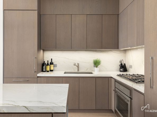 77 Charlton Street N6F, New York NY 10014