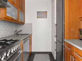 201 East 17th Street 18D, New York NY 10003