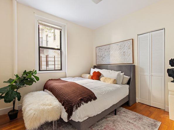 21-38 35th Street 1B, Queens NY 11105