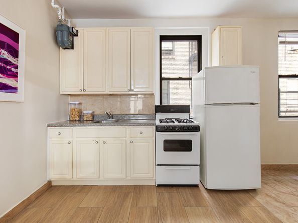 21-38 35th Street 1B, Queens NY 11105