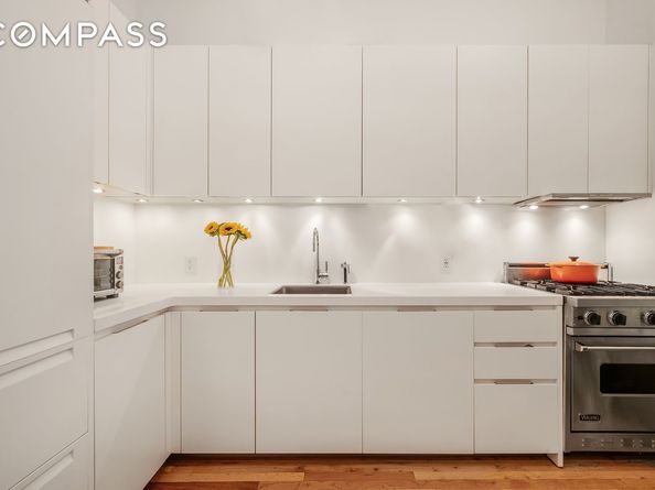 175 East Broadway 4C, New York NY 10002