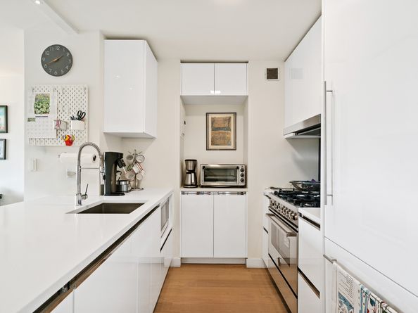 301 West 53rd Street 9E, New York NY 10019