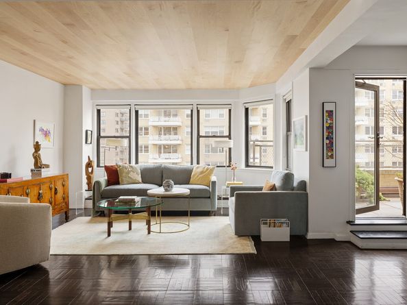 55 East 9th Street 10G, New York NY 10003