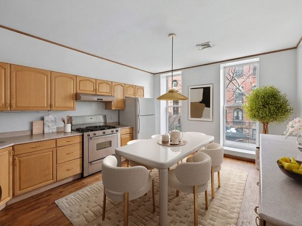 214 East 17th Street, New York NY 10003