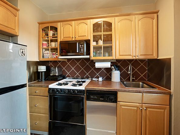 201 West 21st Street 8A, New York NY 10011