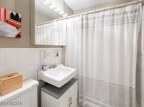 201 West 21st Street 8A, New York NY 10011