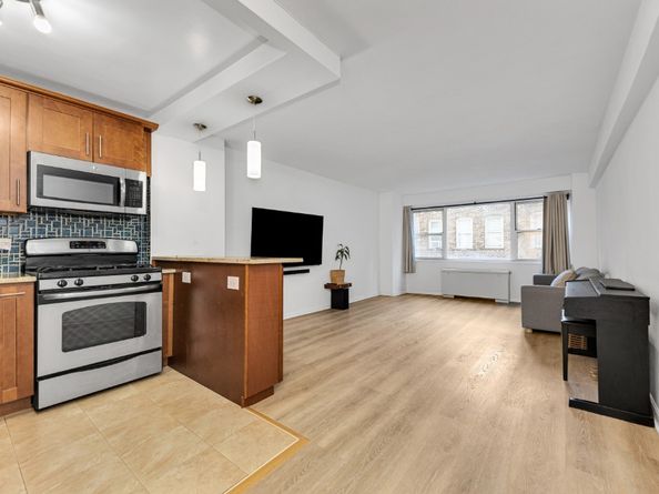 321 East 48th Street 7B, New York NY 10017