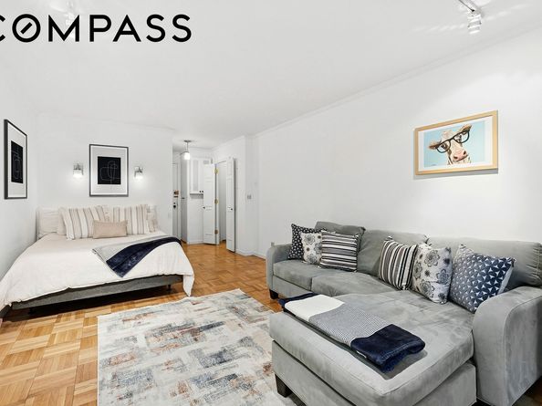 301 East 22nd Street 8B, New York NY 10010