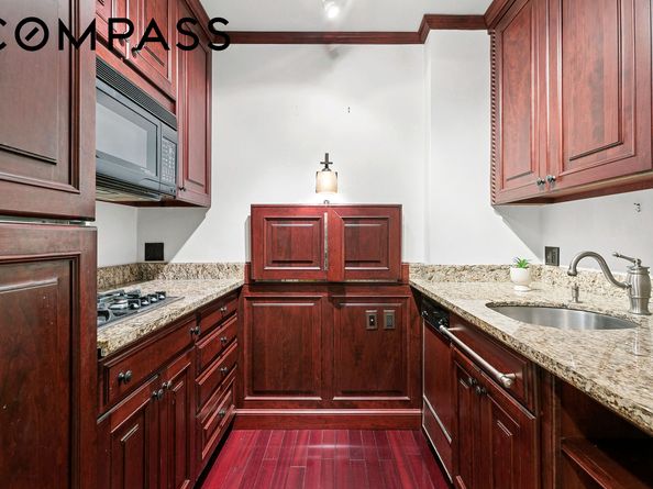301 East 22nd Street 8B, New York NY 10010