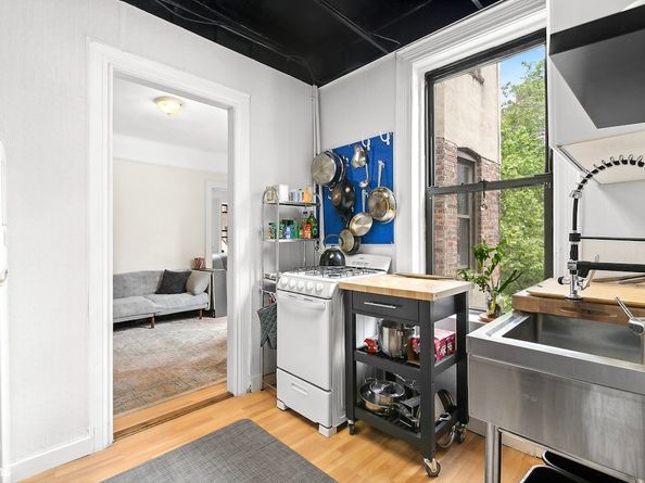 411 West 44th Street 25, New York NY 10036