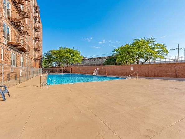 46-01 39th Avenue 103, Queens NY 11104