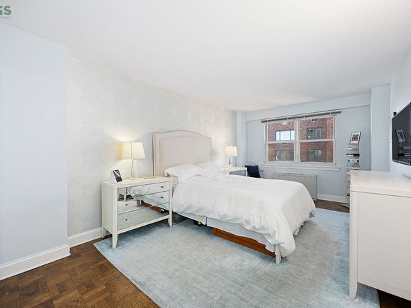 101 West 12th Street 12H, New York NY 10011